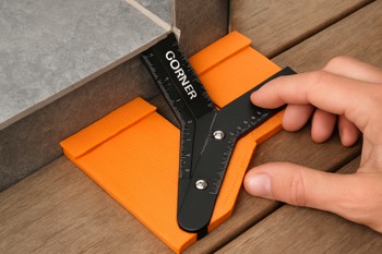 Şerit metre ile köşe ölçümü: kılavuz şablon ve not çizgileri