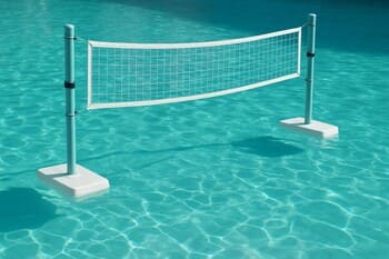Aqua voley sahası: yüzen ağ ve ayarlanabilir direkler