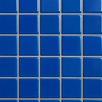İnce derzli mavi mozaik: temiz çizgiler ve parlak yüzey