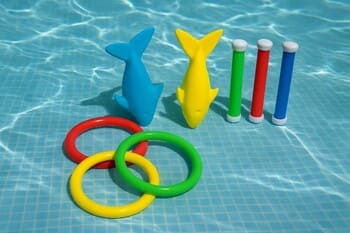Sualtı oyuncak seti: halka, yunus yüzgeci ve dalış çubukları